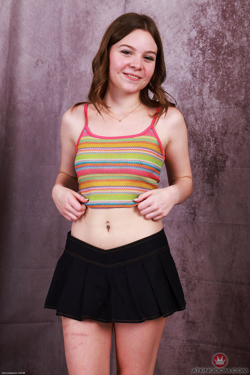 Чарли, 22 года, 3 размер груди